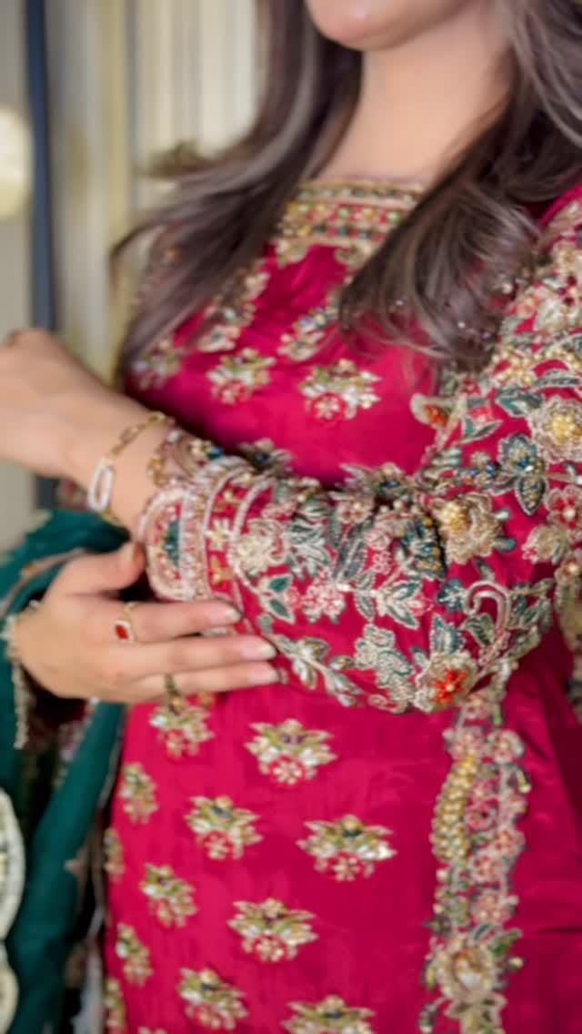 Post 2 by Ayesha kausar on Instagram (video)