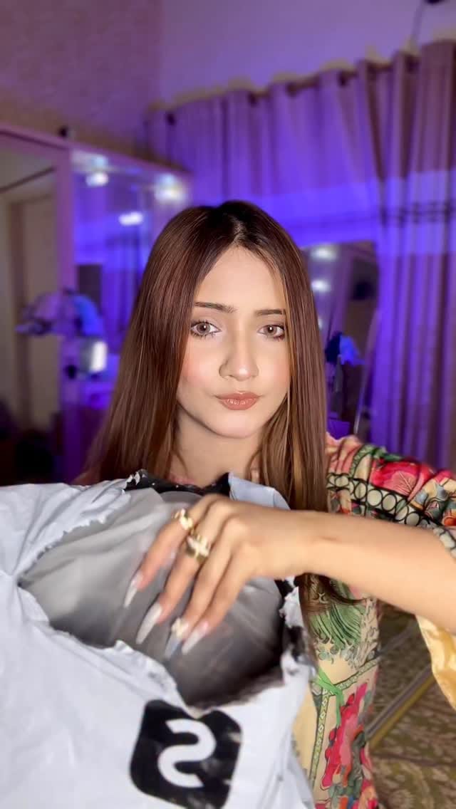 Post 1 by Ayesha kausar on Instagram (video)