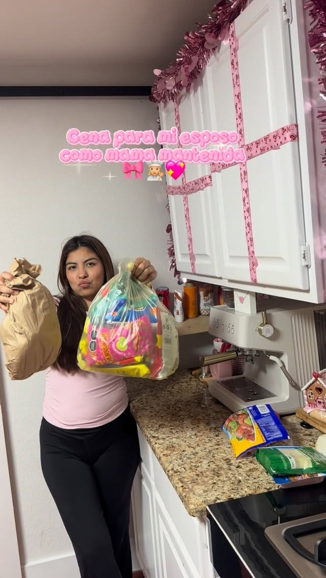 Post 2 by Vanessa Torres on Instagram (video)