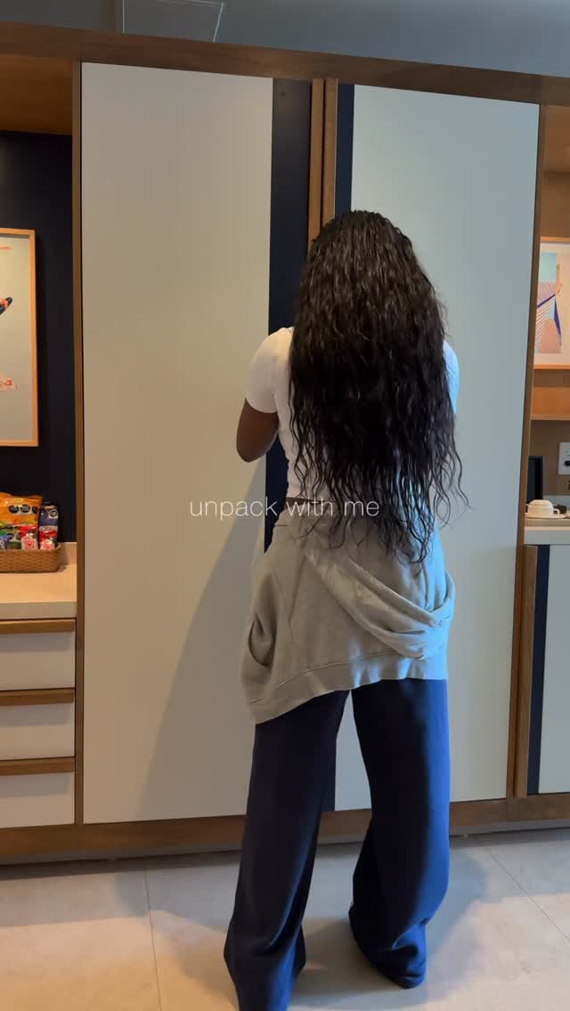 Post 6 by Lauren Nicely on Instagram (video)