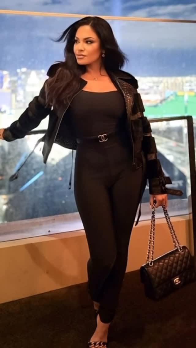 Post 6 by Eliana on Instagram (video)