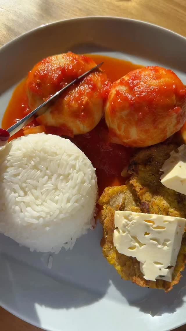Post 4 by Reyna Villalobos on Instagram (video)