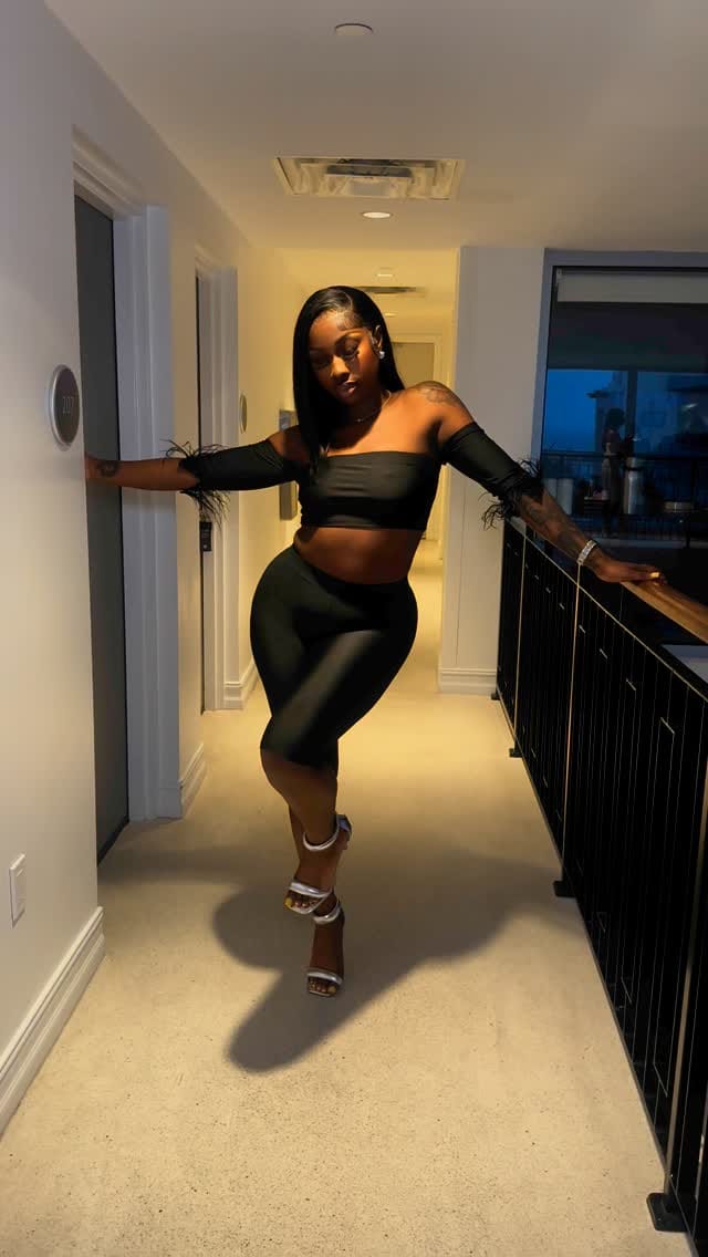 Post 7 by Lauren on Instagram (video)