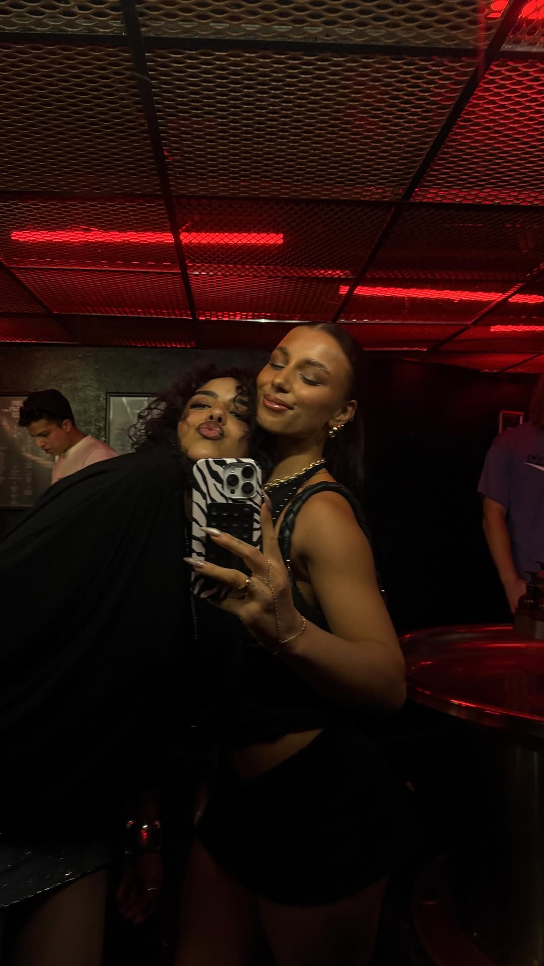 Post 6 by Amelie Desai on Instagram (video)