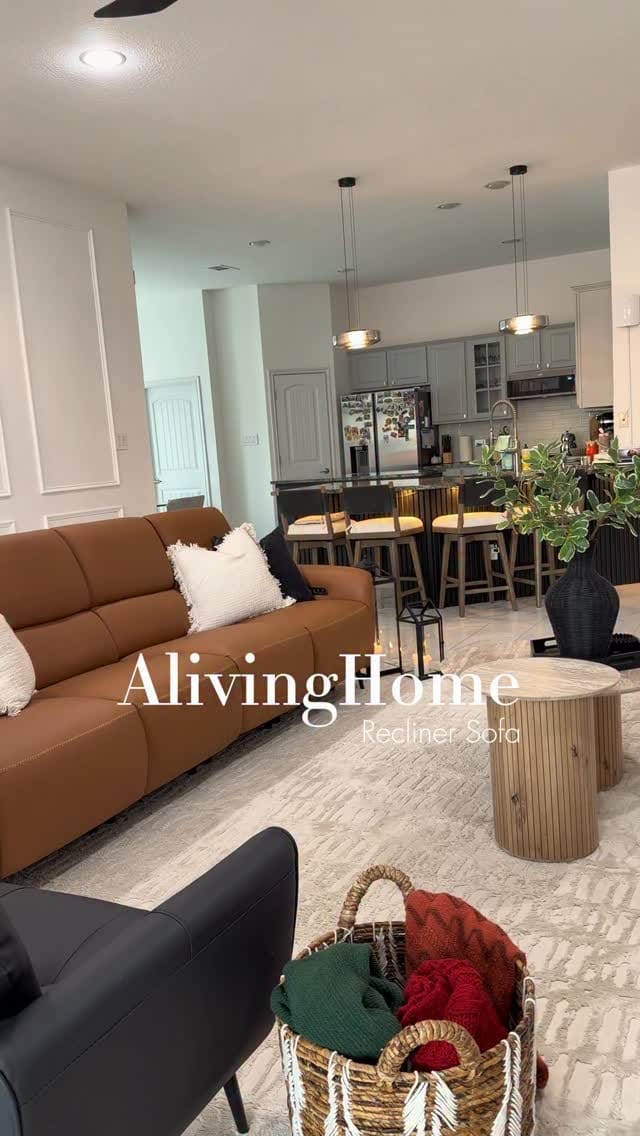 Post 2 by Reyhann Işık on Instagram (video)