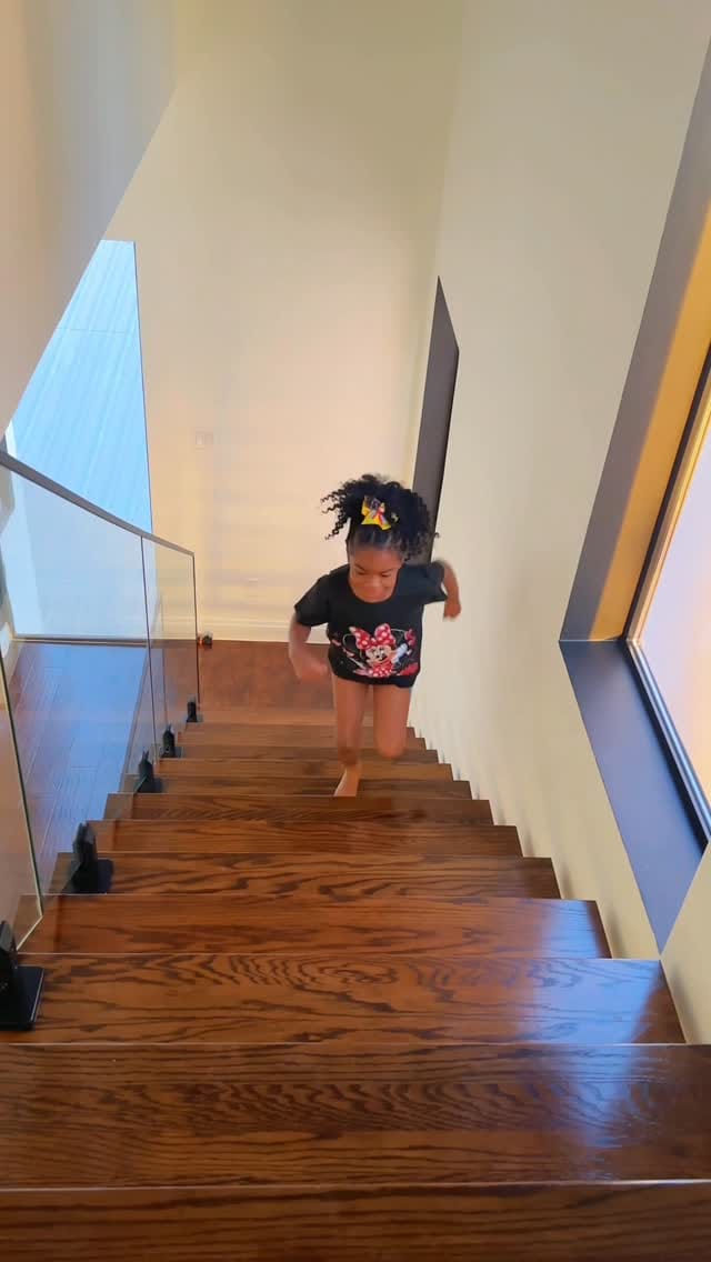 Post 2 by @watchingalicia on Instagram (video)