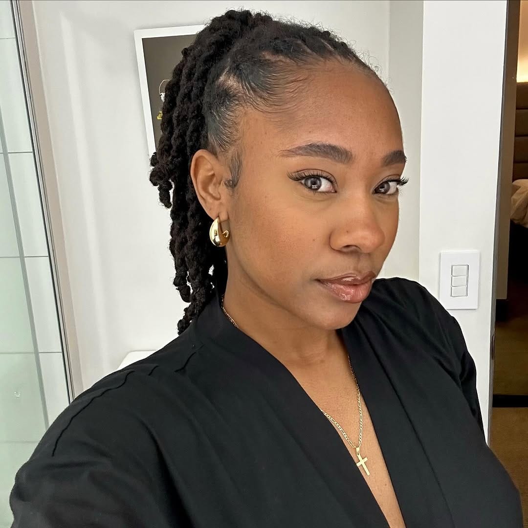 Post 9 by 𝐊𝐌𝐎𝐍𝐈𝐈𝐐𝐔𝐄 on Instagram (carousel)