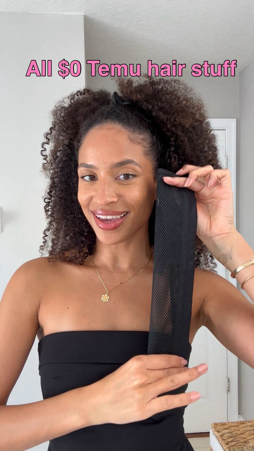 Post 4 by Isaura Santana on Instagram (video)