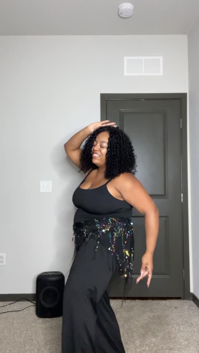 Post 8 by Tay Zavala Raqs on Instagram (video)