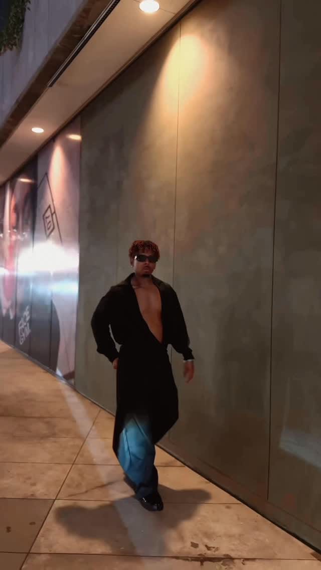 Post 2 by DARREN WEARS IT WELL on Instagram (video)