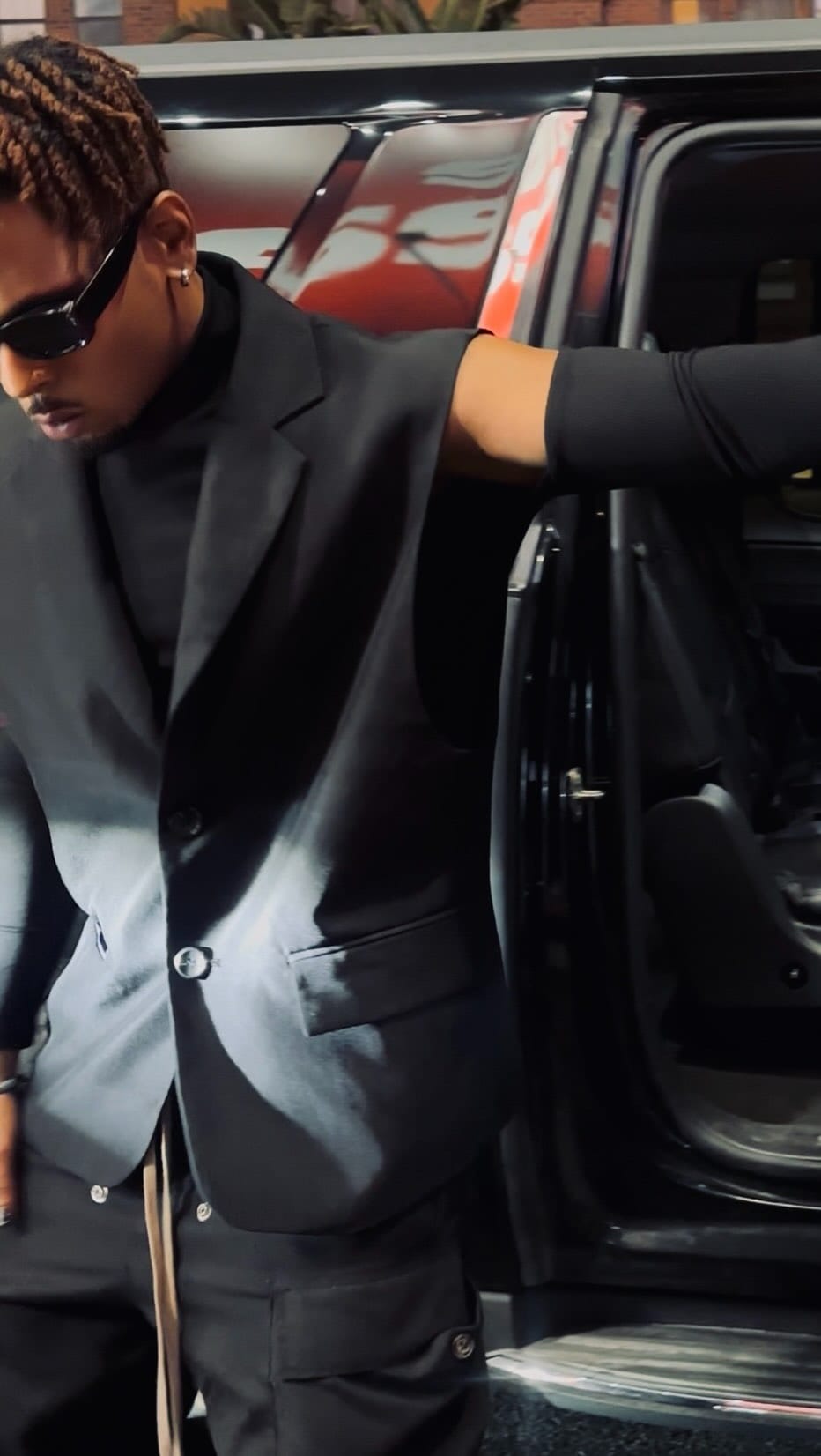 Post 10 by DARREN WEARS IT WELL on Instagram (video)