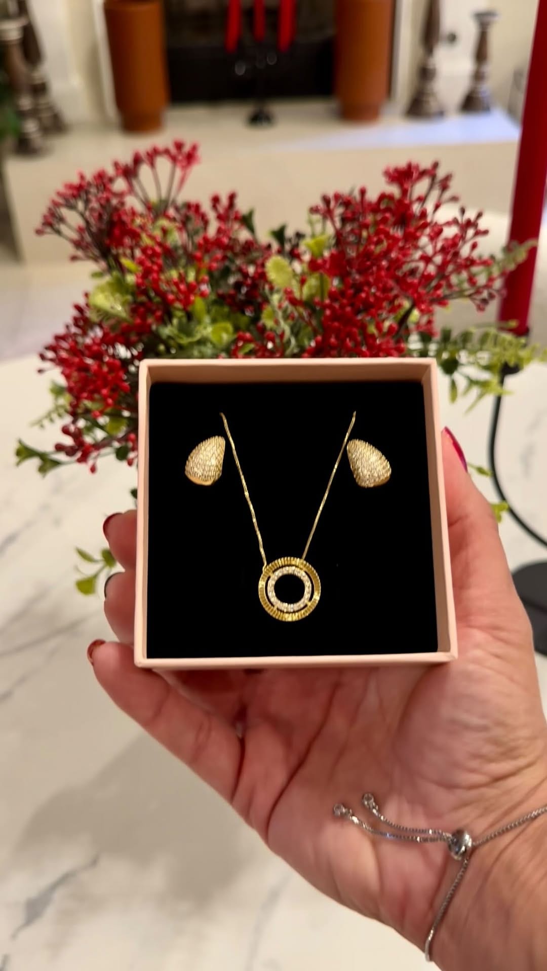 Post 8 by Lale Takoglu on Instagram (video)