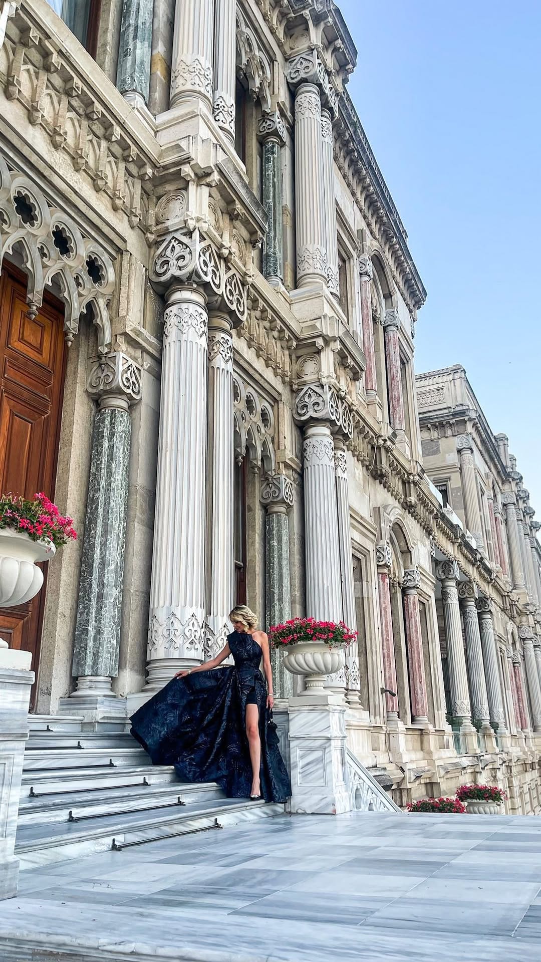 Post 5 by J&G_ The OC Fashion Bloggers on Instagram (video)