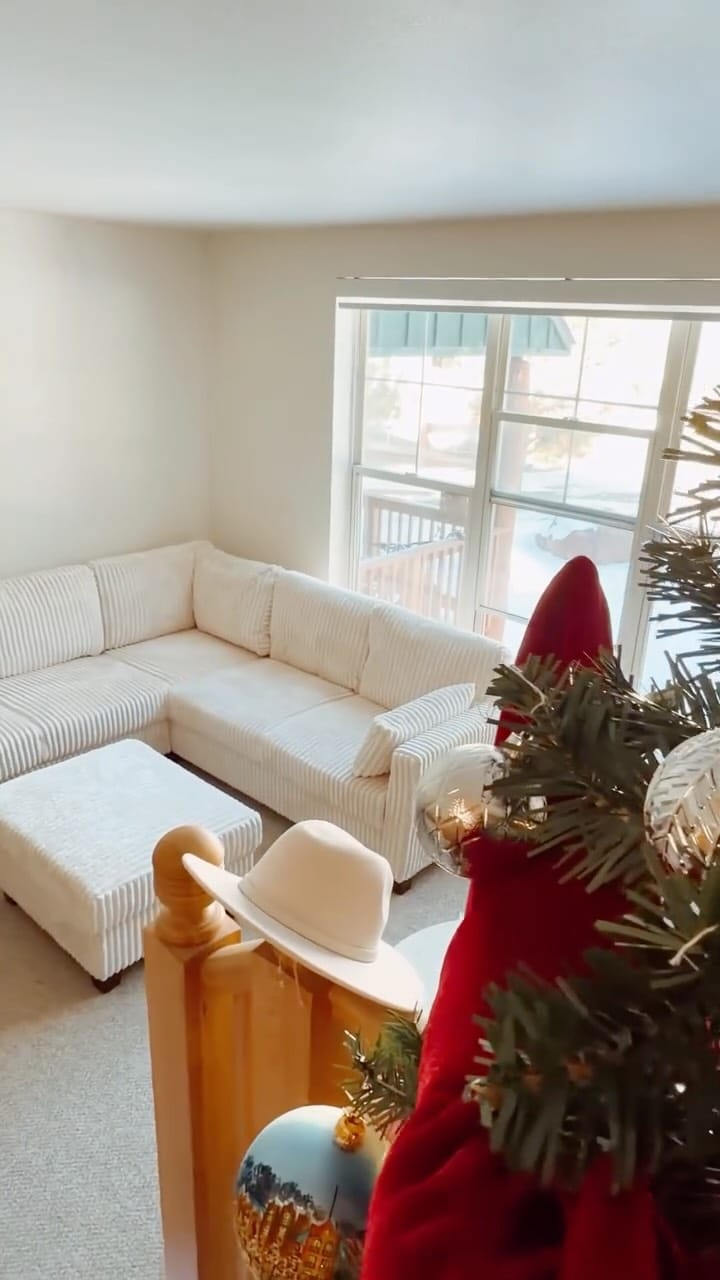 Post 2 by Elif Orhan on Instagram (video)