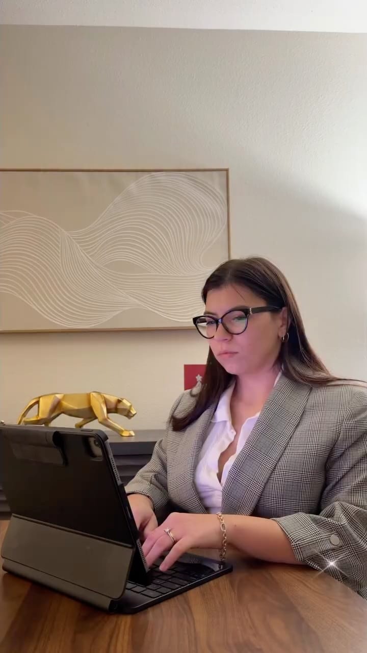 Post 10 by Elif Orhan on Instagram (video)