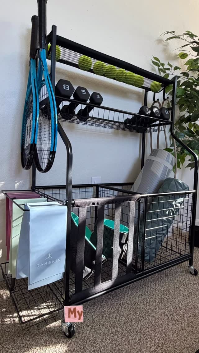 Post 4 by Elif Orhan on Instagram (video)