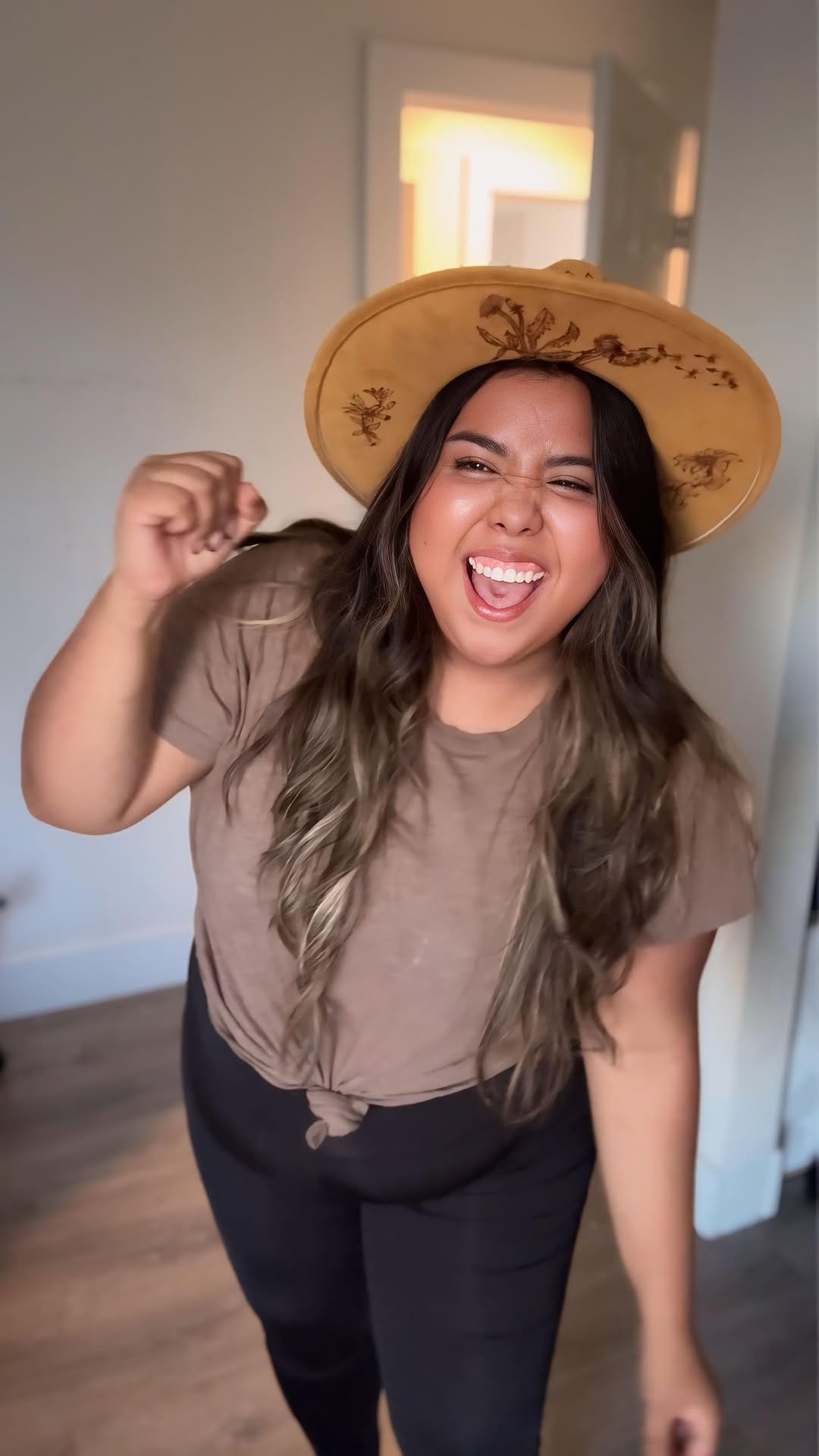 Post 6 by Mariela Lucena on Instagram (video)