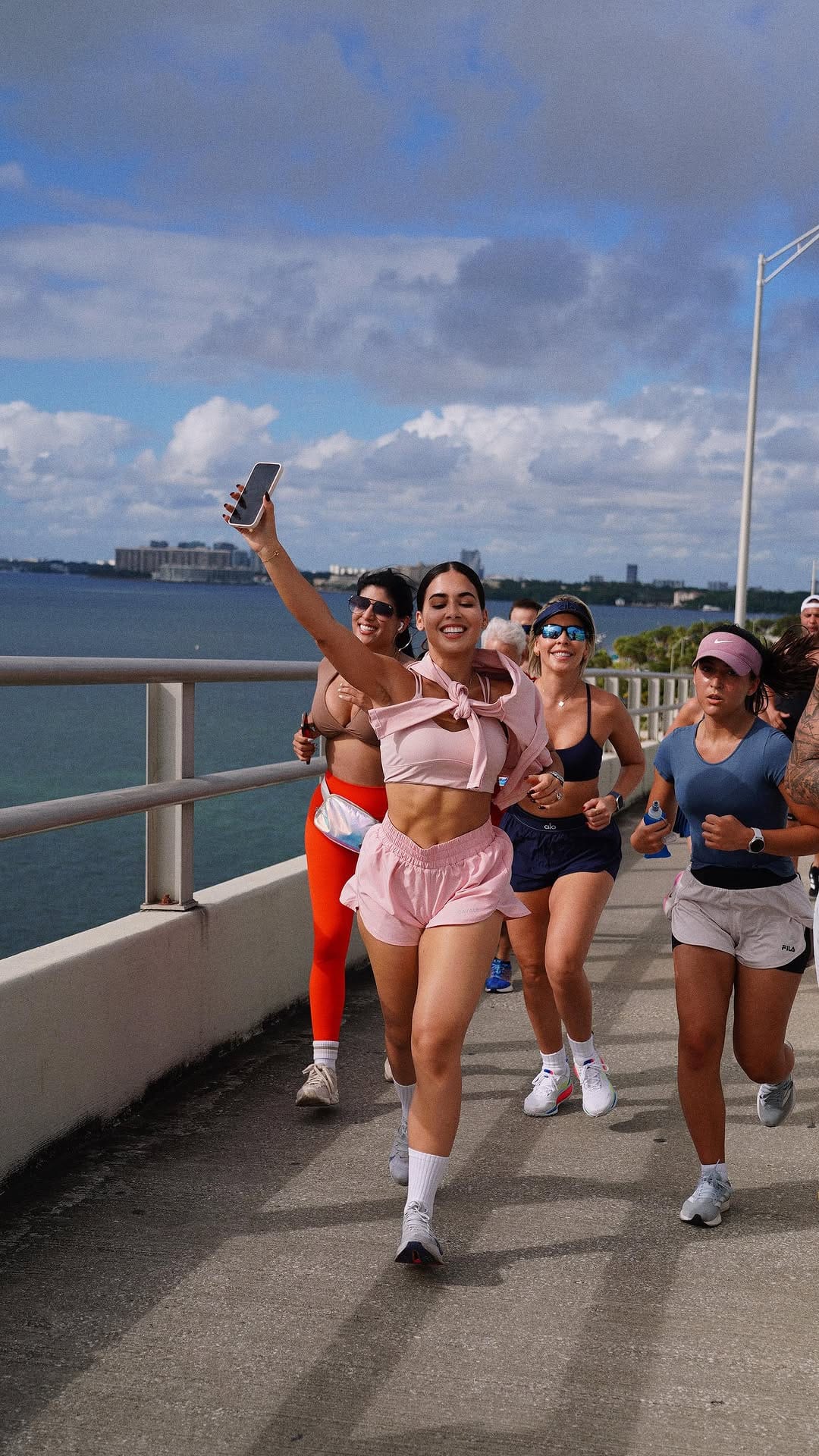 Post 4 by Laura Lezcano on Instagram (video)