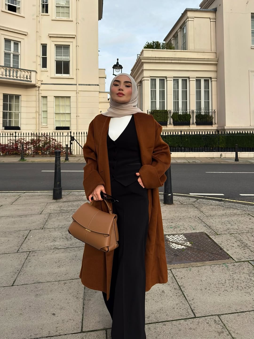 Post 8 by D I L A on Instagram (carousel)