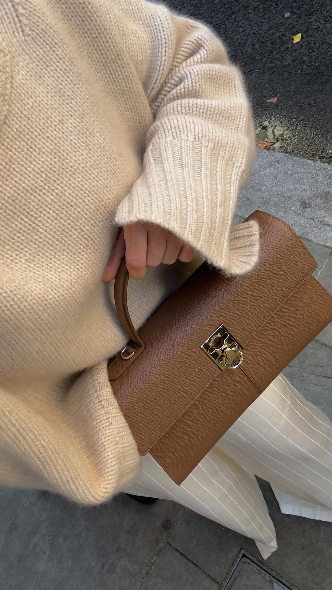 Post 10 by D I L A on Instagram (video)