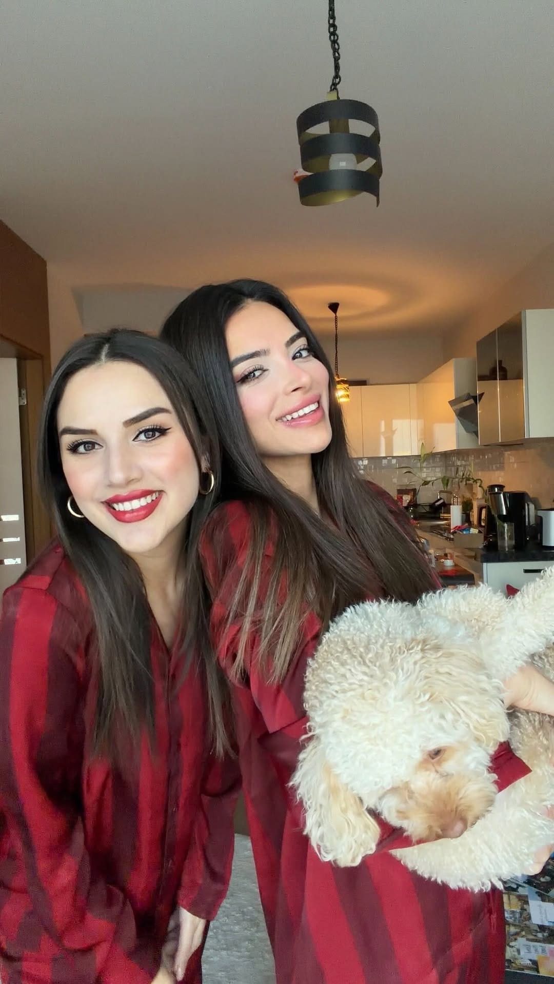 Post 4 by Esra Ateş on Instagram (video)
