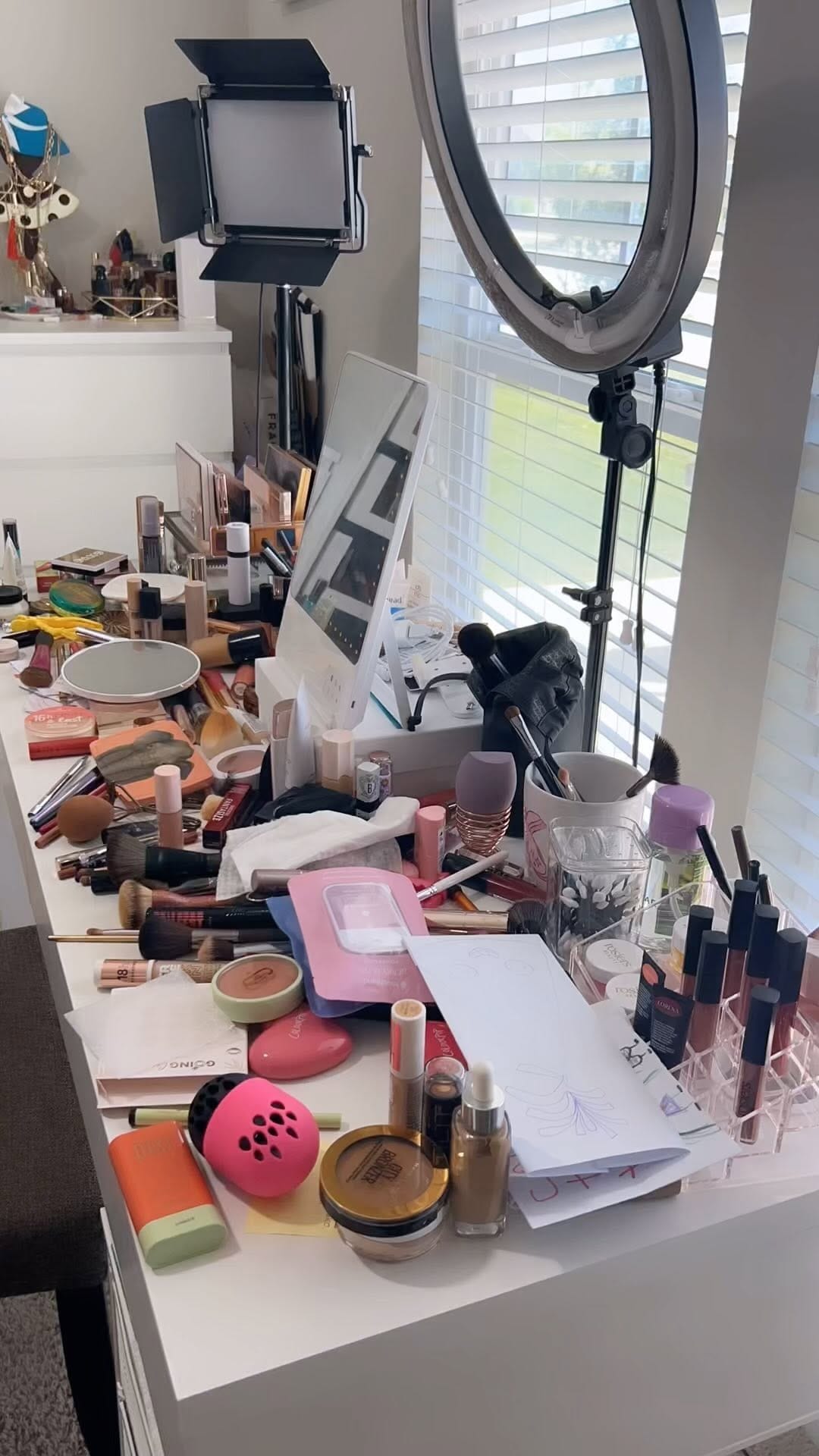 Post 10 by 𝗞𝗔𝗥𝗟𝗔 𝗥𝗢𝗦𝗔𝗟𝗘𝗦 on Instagram (video)