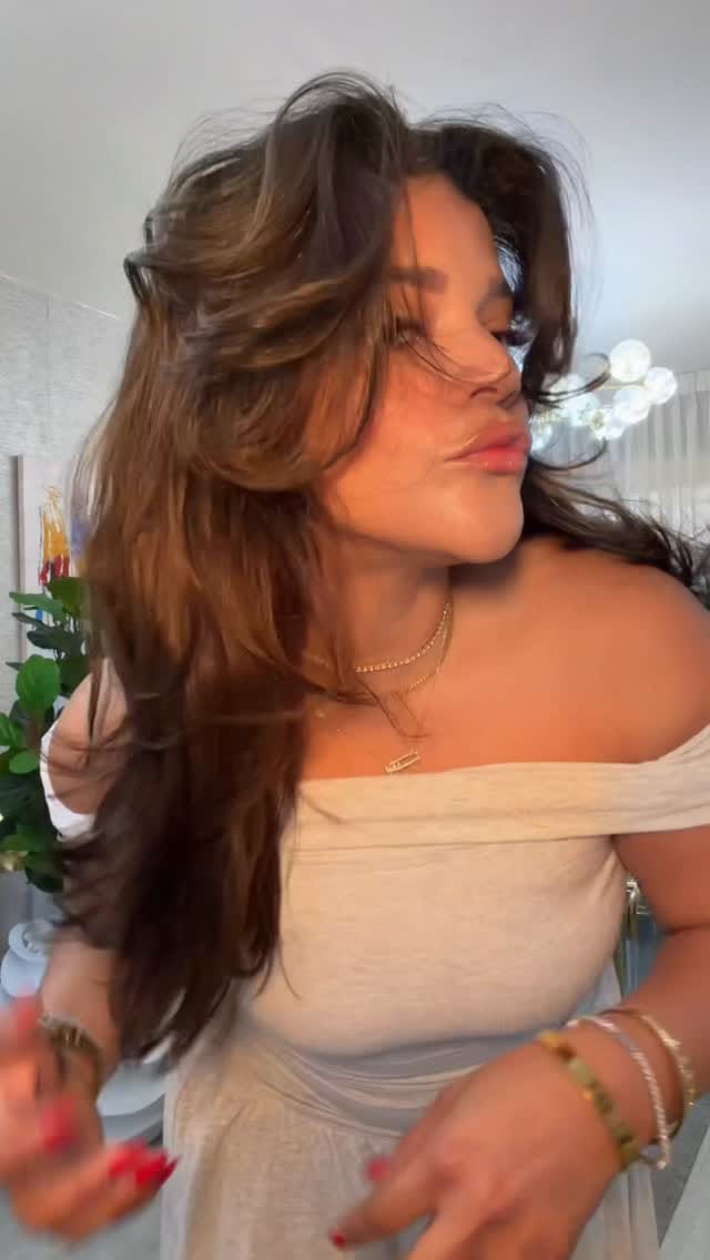 Post 7 by Angie Pena | Blogger on Instagram (video)