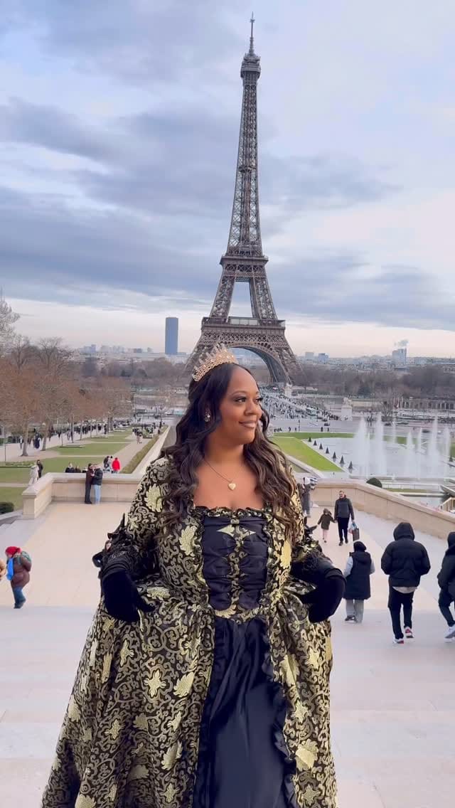 Post 1 by TrendyCurvy on Instagram (video)