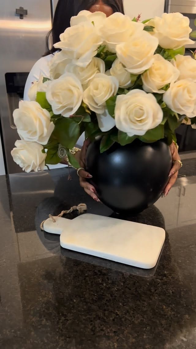 Post 8 by Shelly Bomshell on Instagram (video)