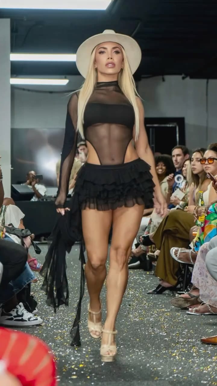 Post 10 by CAROLINA VALERO on Instagram (video)