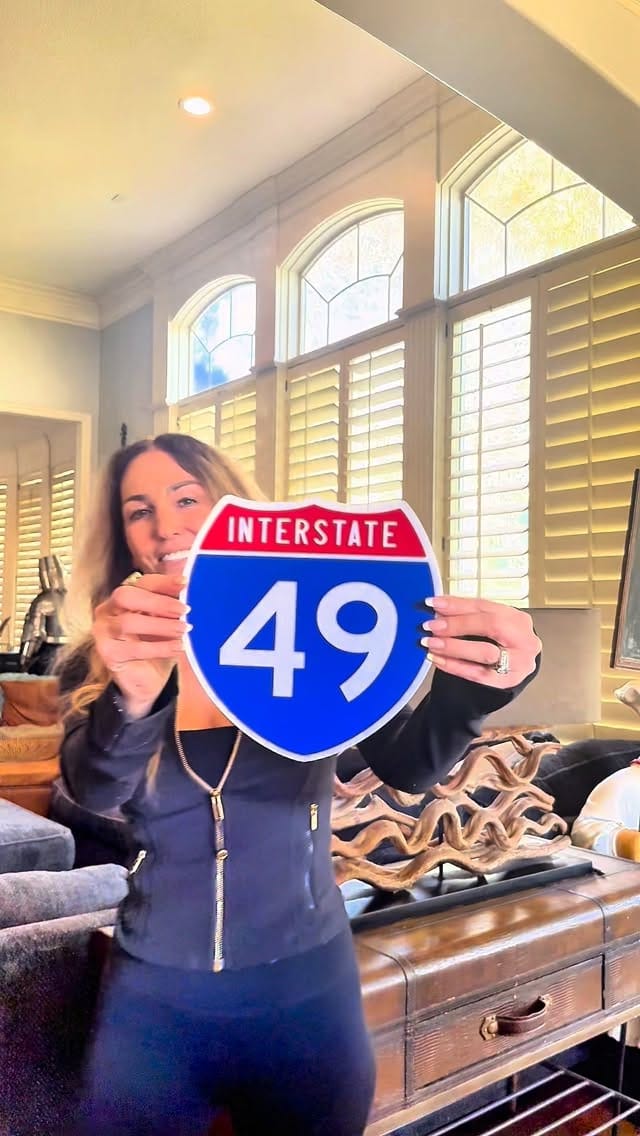 Post 7 by Suzette Vogel on Instagram (video)