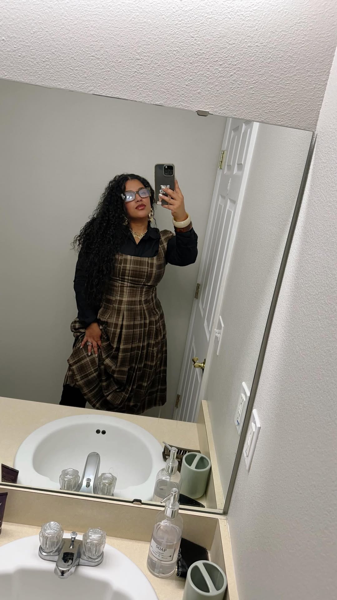 Post 6 by Cici Mitchell on Instagram (video)