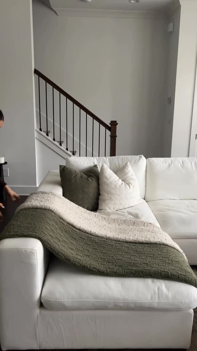 Post 6 by Nathalia Sandoval on Instagram (video)