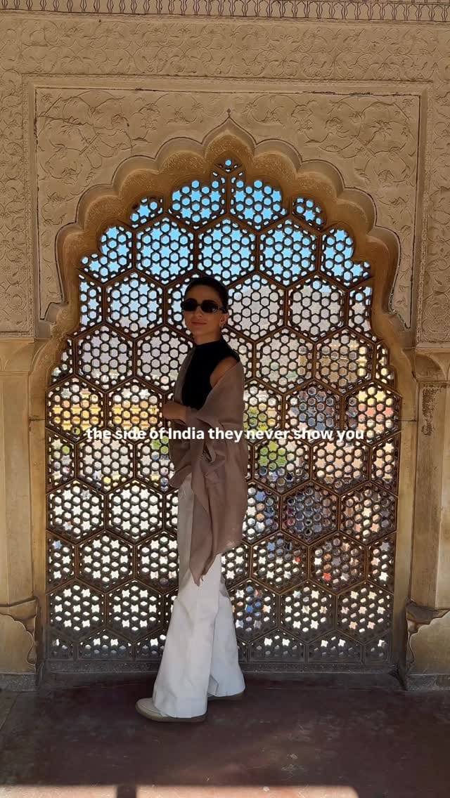 Post 6 by Zoya Khurana on Instagram (video)