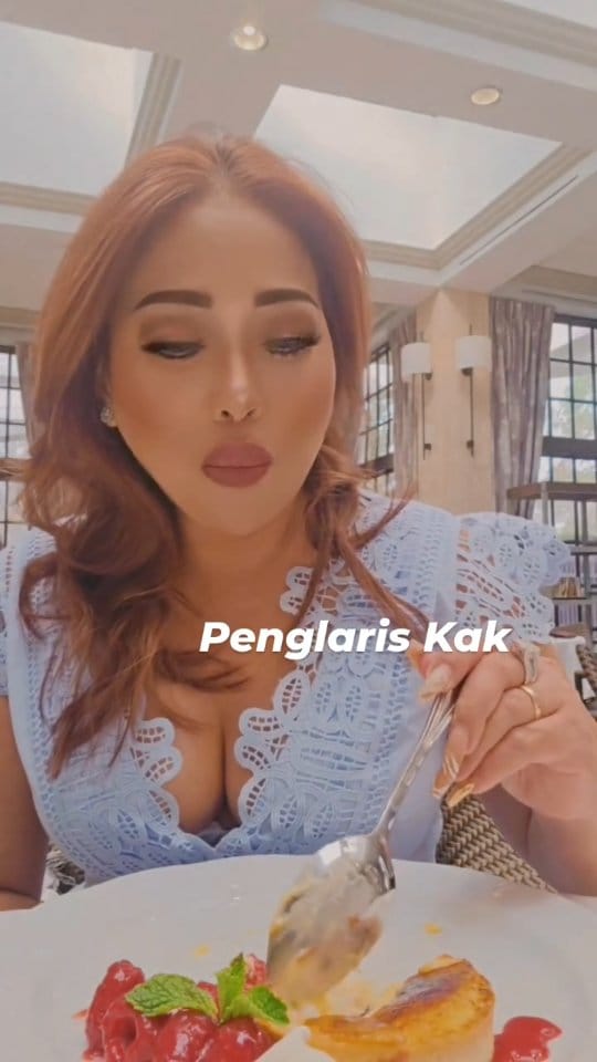 Post 3 by Desiliani Desiliani on Instagram (video)