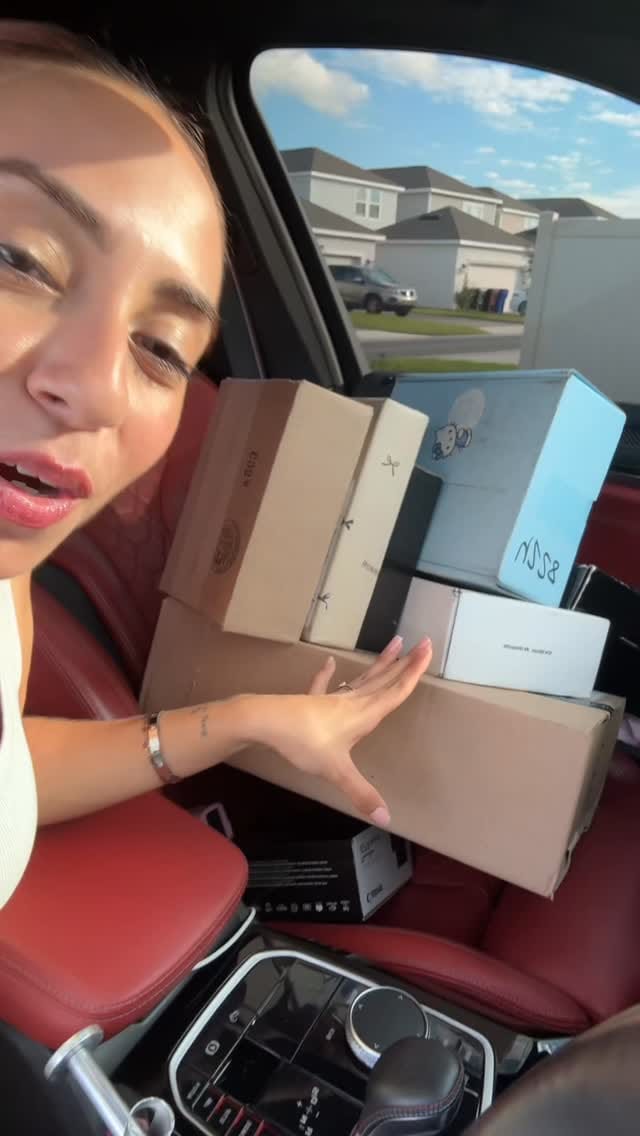 Post 2 by Valeria Duque🍒 on Instagram (video)