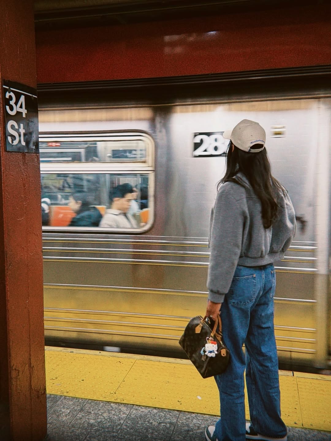 Post 10 by Camilli Brito on Instagram (image)