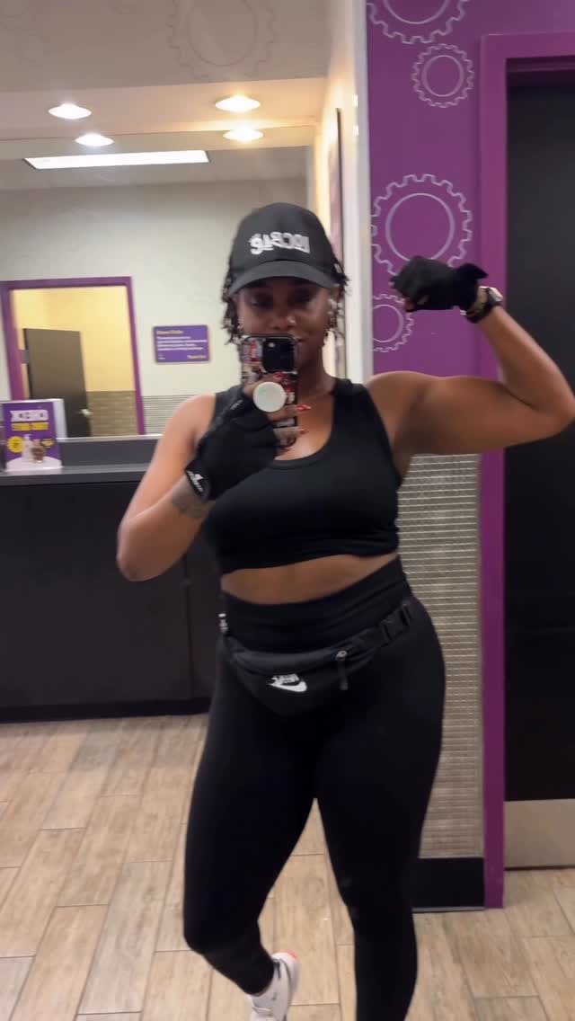 Post 2 by Kendra - Locs on Instagram (video)