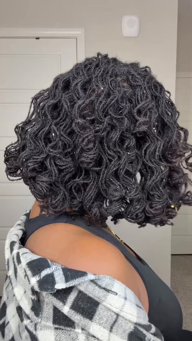 Post 3 by Kendra - Locs on Instagram (video)