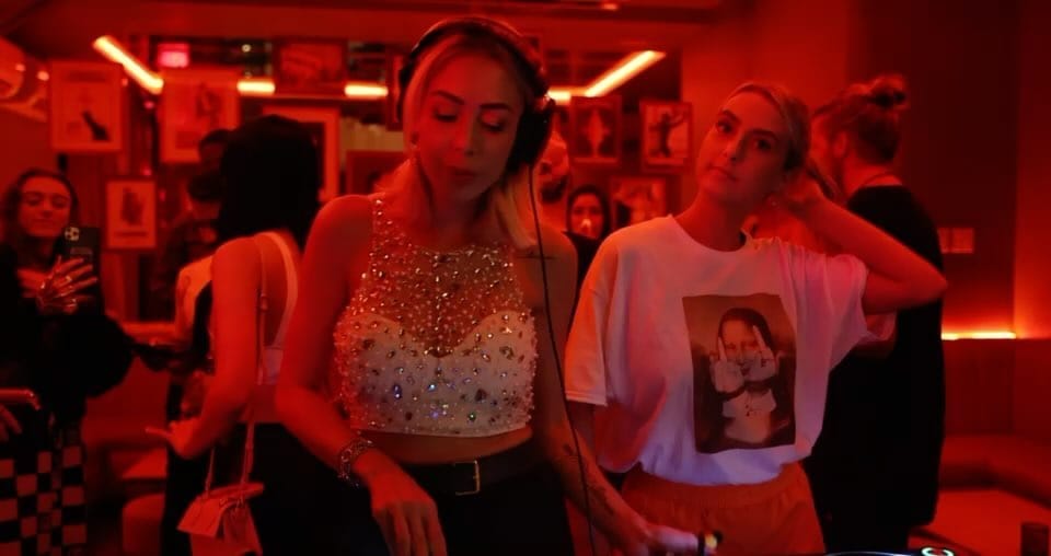 Post 3 by Mirelly Miranda on Instagram (video)