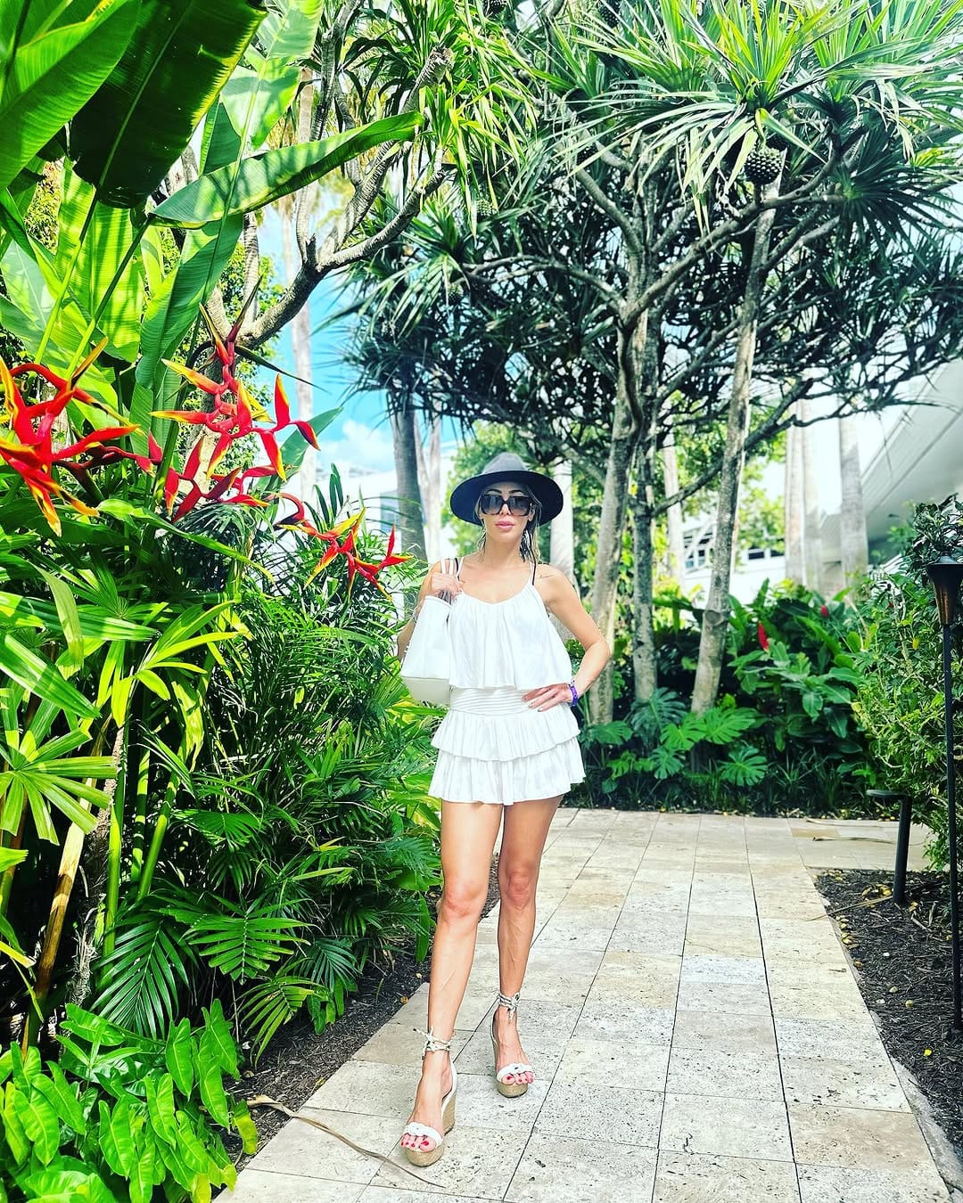 Post 6 by Mirelly Miranda on Instagram (image)