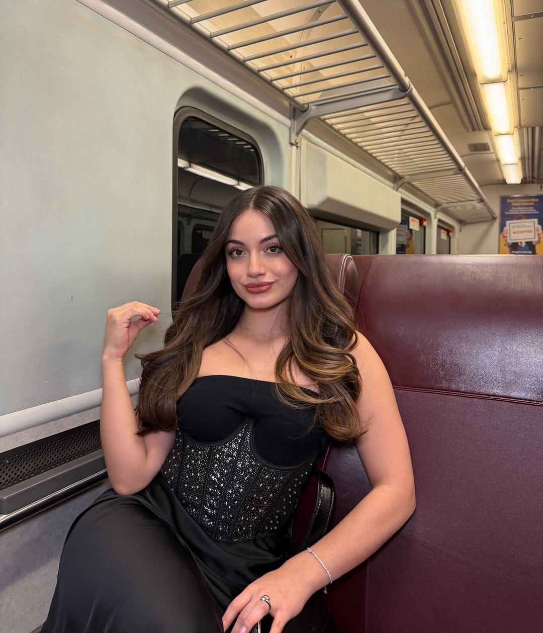Post 3 by Camila Nicole Auz M on Instagram (carousel)