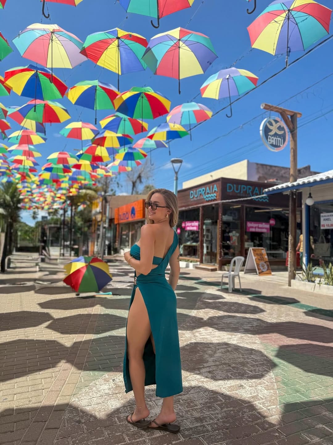 Post 9 by Thalya Rosa on Instagram (carousel)