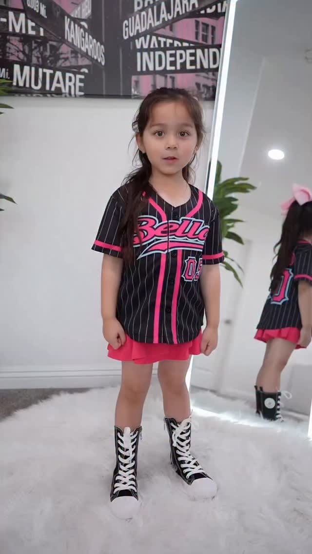 Post 10 by ⭐️Bella & Louis⭐️ on Instagram (video)