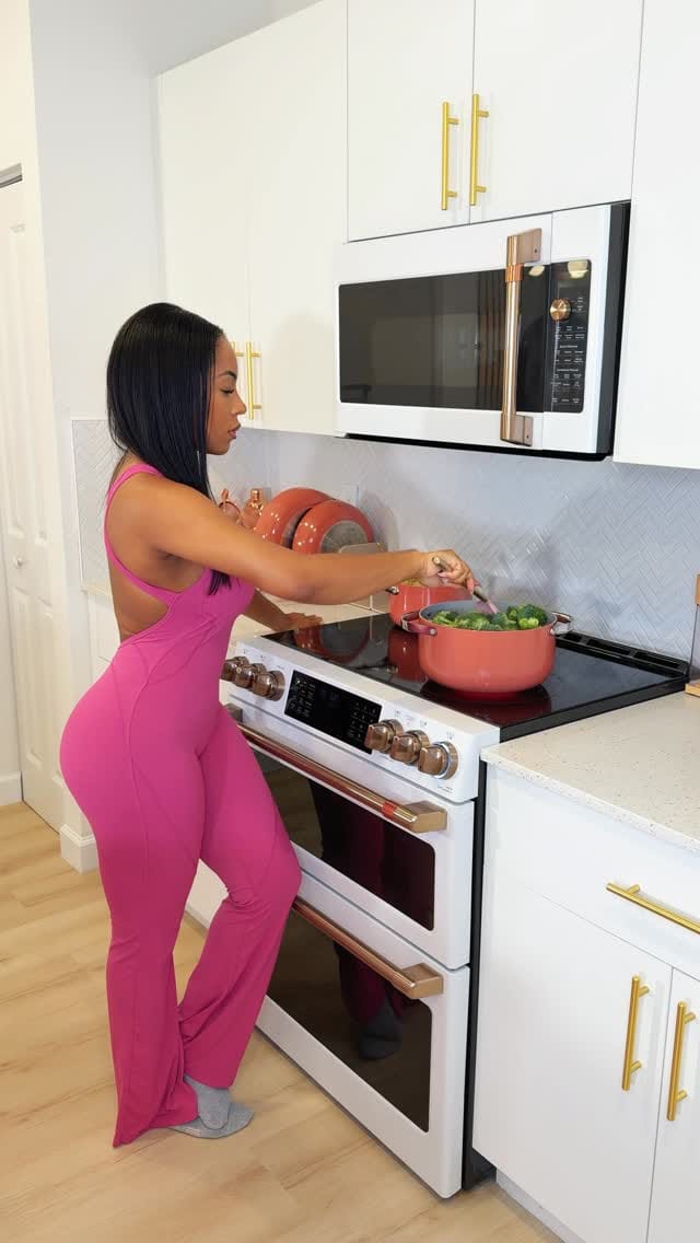 Post 6 by Christine Elizabeth | The Finance Baddie® on Instagram (video)
