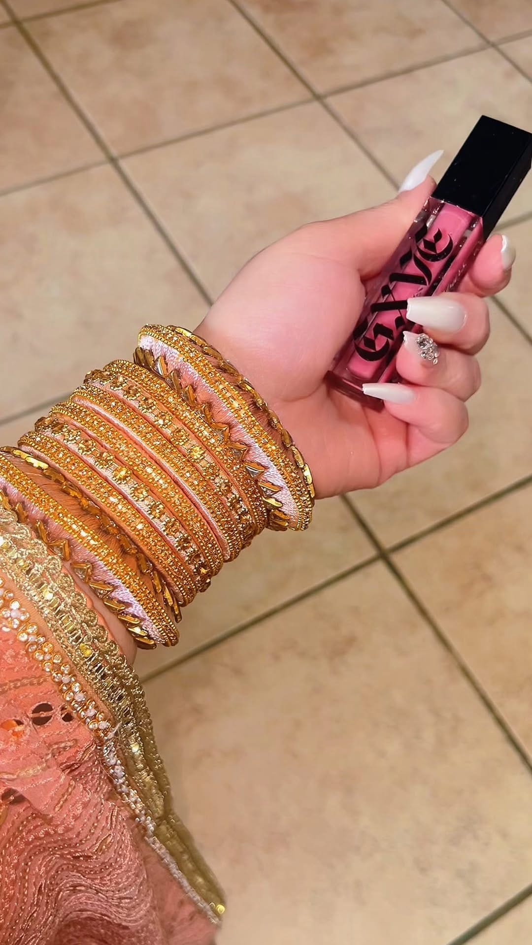 Post 10 by Fatima Sohani on Instagram (video)