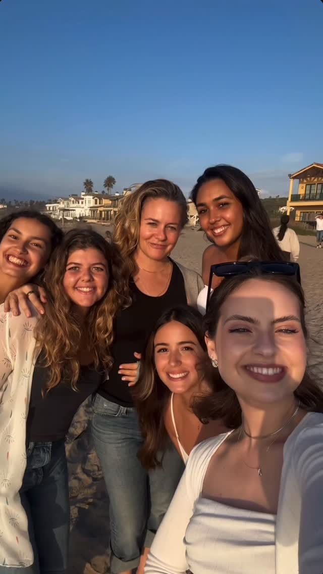 Post 8 by ISA CAMARGO on Instagram (video)