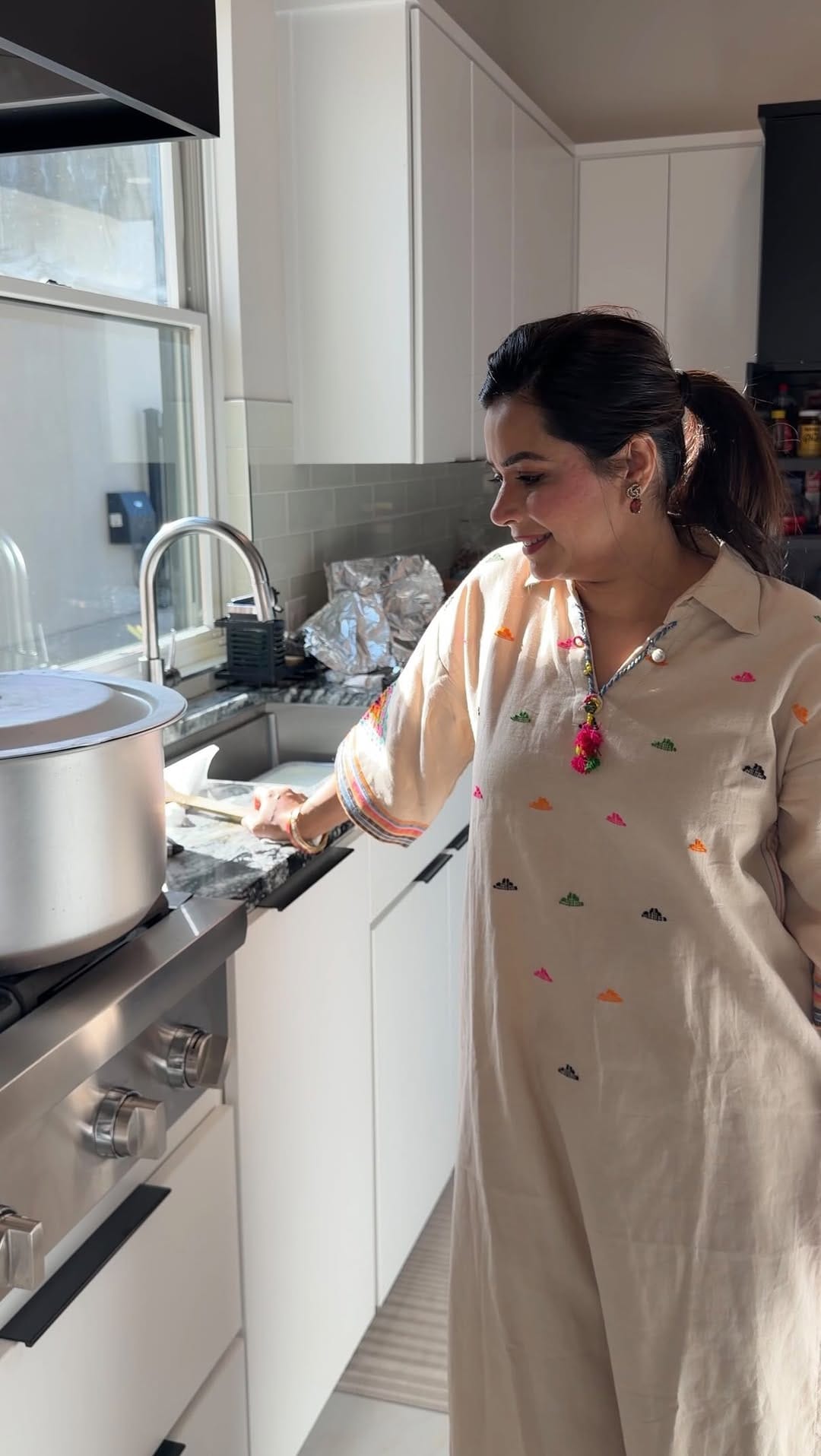 Post 10 by Roohi Anwar on Instagram (video)