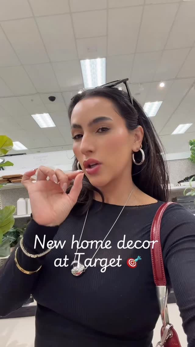 Post 3 by Juliana Avila | Lifestyle | Petite fashion | Mom humor on Instagram (video)