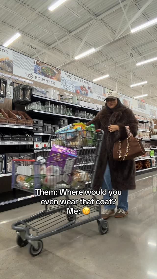 Post 9 by Juliana Avila | Lifestyle | Petite fashion | Mom humor on Instagram (video)